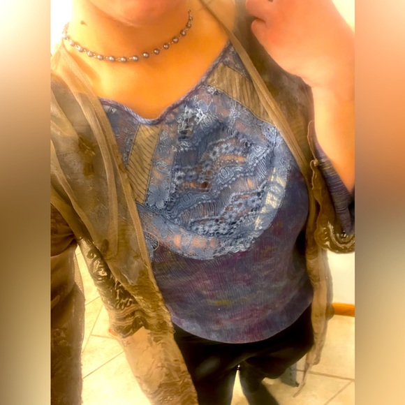 Gimmicks Top - Picture 2 of 7